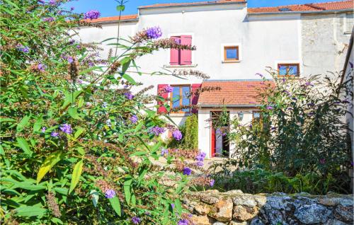 a house with flowers in front of it at Beautiful Home In Saulchery With Wifi in Saulchery