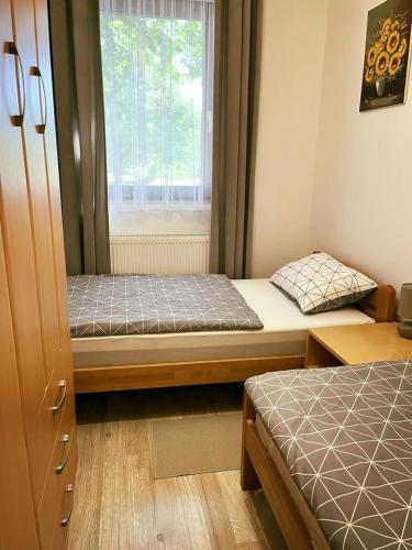 a room with two beds and a window at Turul -Kuća za odmor- in Korođ