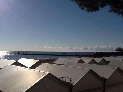 a view of a beach with the ocean in the background at Villa Giulia in Grado