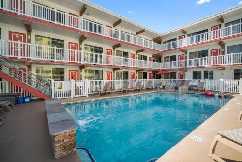 a pool in the courtyard of a hotel at Sahara Motel in North Wildwood