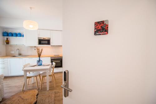 Køkken eller tekøkken på 188 Apartments - Petúnia - Pool and Balcony