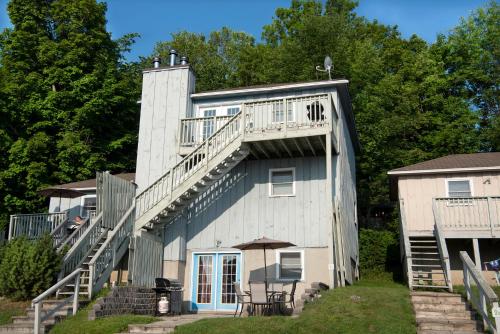 McCreary's Beach Resort – Photos 4