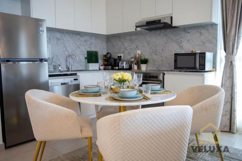 Cucina o angolo cottura di Veluxa - Luxury and bright 1 bedroom apartment, Burj view!