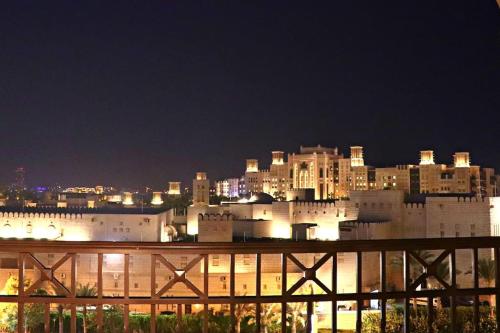 Foto dalla galleria di Veluxa - Luxury and bright 1 bedroom apartment, Burj view! a Dubai