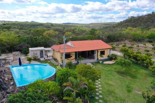 an aerial view of a house with a swimming pool at CASA DE CAMPO SENHORA SANTANA in Rio de Contas