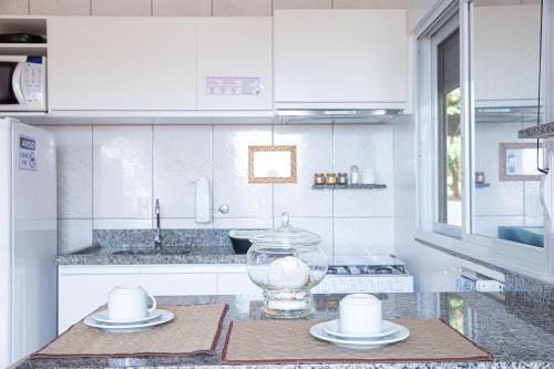 a kitchen with a counter top with a vase on it at Residencial Paraíso da Gamboa in Garopaba