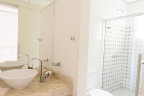 Bilik mandi di Hotel Recanto da Cachoeira
