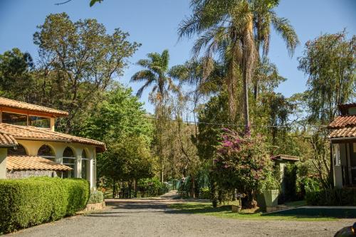 Taman di luar Hotel Recanto da Cachoeira