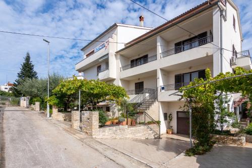 Apartments with a parking space Rovinj - 12656