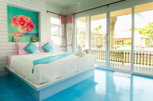Postel nebo postele na pokoji v ubytování Pueanjai Resort and Restaurant