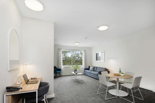 Zona de estar de Quest Mawson Lakes