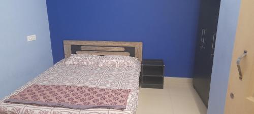 Ein Bett oder Betten in einem Zimmer der Unterkunft B & B Konni, Pathanamthitta