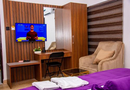 TV a/nebo společenská místnost v ubytování NIFEWAT APARTMENT,Cardiff suite 2bedroom apartment with gym ,Netflix and WiFi
