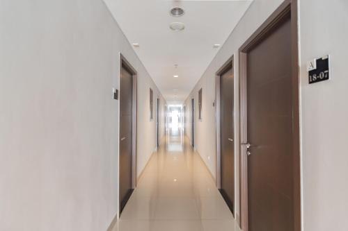 a corridor of an office building with a long hallway at RedLiving Apartemen Mekarwangi Square - M Express in Bandung