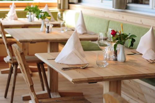 Un restaurante o sitio para comer en Hotel Gassenwirt