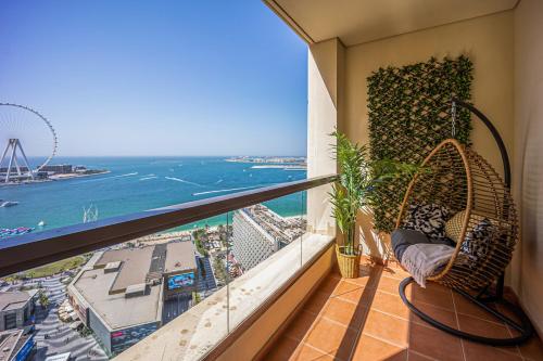 Fotografie z fotogalerie ubytování Incredible Sea View apartment in the JBR, 2 BR, BAHAR 2, the 21st floor v Dubaji