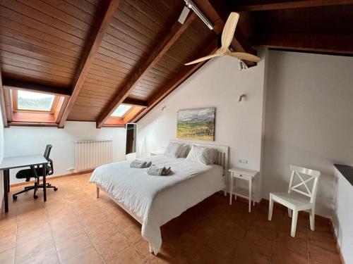 a bedroom with a bed and a desk in it at GOLF SOJUELA naturaleza Pet friendly in Sojuela