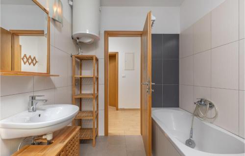 a bathroom with a sink and a bath tub at Stunning Apartment In Njivice With Wifi in Njivice
