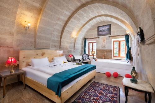 Postel nebo postele na pokoji v ubytování HacıAşık Konağı Butik Hotel