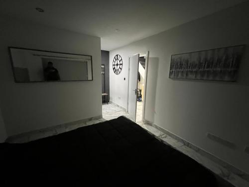 Penthouse Style Luxury 2 Bedroom House has Hot-Tub, extra fees apply photo 21