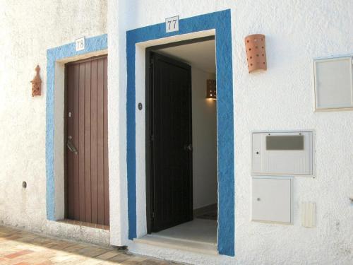 a mirror on the side of a building with a door at Almargem Villa 77 Cozy 1BR in Cabanas de Tavira, Near the Beach in Cabanas de Tavira