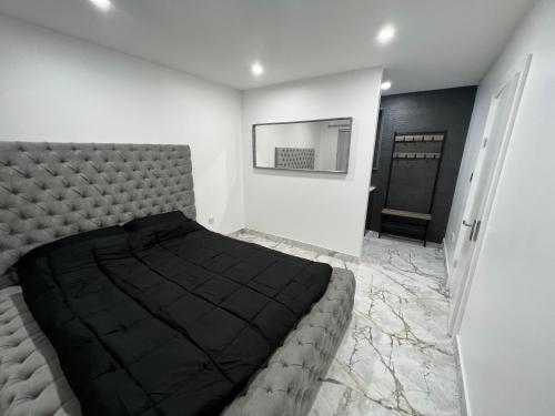 Penthouse Style Luxury 2 Bedroom House has Hot-Tub, extra fees apply photo 13