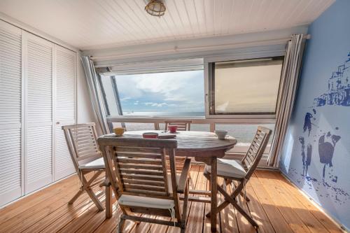 Face à la mer, appartement sous les toits pour 4