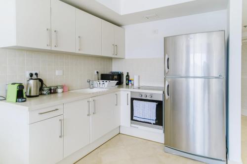 Η κουζίνα ή μικρή κουζίνα στο Marina Apartments by Olala Homes
