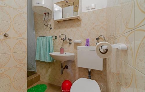 a small bathroom with a toilet and a sink at Beautiful Home In Prizba With 7 Bedrooms And Wifi in Prizba