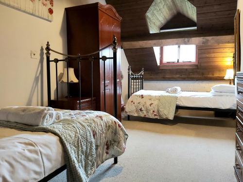 Ένα ή περισσότερα κρεβάτια σε δωμάτιο στο Longhouse - Hen Dy