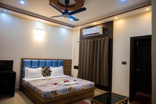 a bedroom with a bed and a ceiling fan at UNIQUE SHANTINIKETAN in Srī Niketan