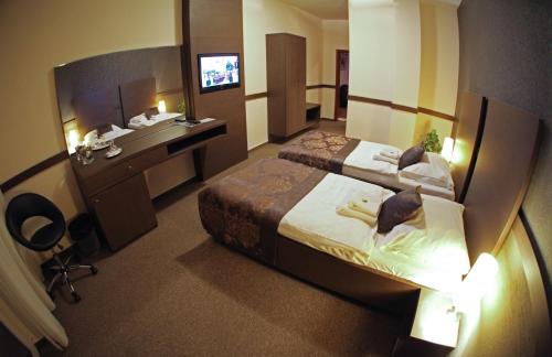 Ένα ή περισσότερα κρεβάτια σε δωμάτιο στο HOTEL CENTRUM with free parking