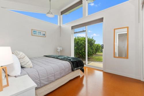 Krevet ili kreveti u jedinici u okviru objekta Paroa Bay Chalets - Te Whare Kiwi
