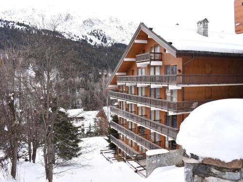 Studio skis aux pieds à Méribel – Centre, commerces à 100m, piscine estivale, ascenseur, casier à skis