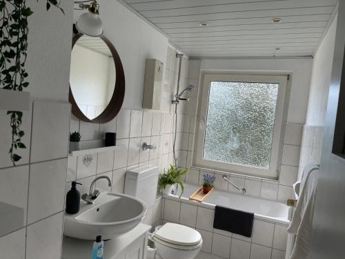 A bathroom at Wohnung in Wuppertal Elberfeld