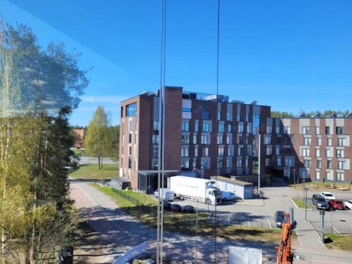 a view of a parking lot in front of a building at Professori in Joensuu