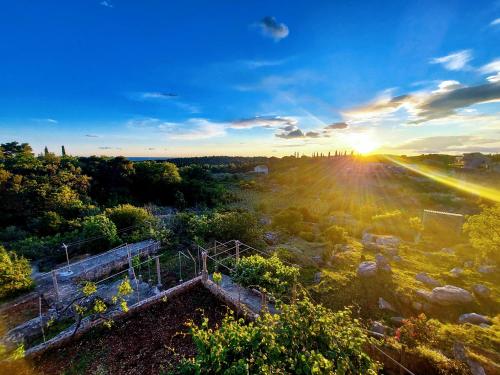 an overhead view of the sun setting over a field at Le Petit in Čilipi