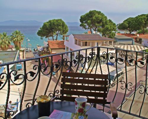 Un balcon sau o terasă la Rosy Suites Hotel