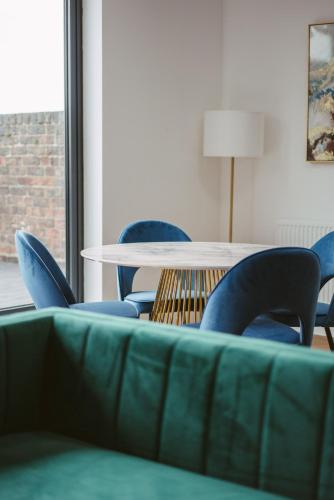 a room with chairs and a table and a window at Apartment 11 Penthouse 2 bedrooms, sleeps 4 in York