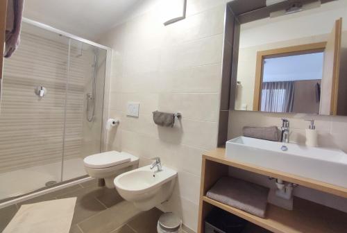 Ένα μπάνιο στο Pramstaller Apartments