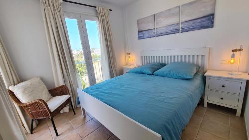 Postel nebo postele na pokoji v ubytování Moderne Penthouse-Whg am Hafen von Cala d'Or / WLAN, Klimaanlage, Pool