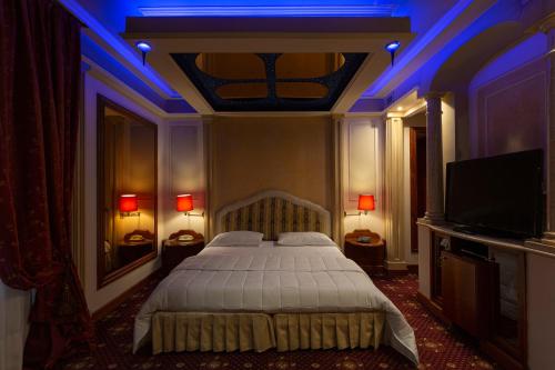 a bedroom with a bed with blue lights on the ceiling at Dreamhotel in Appiano Gentile