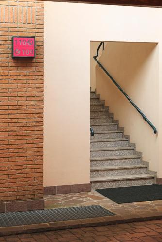a set of stairs next to a brick wall at Dreamhotel in Appiano Gentile
