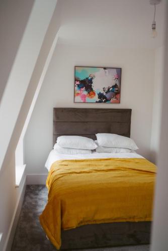 a bedroom with a bed with a yellow blanket at Apartment 6 3 bedrooms, sleeps x 6 in York