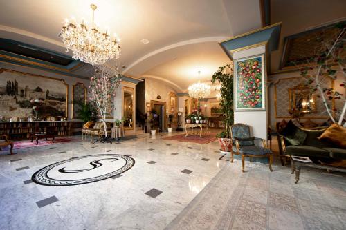 Posezení v ubytování Sapphire City Hotel