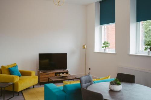 a living room with a television and a table and chairs at Apartment 8 2 bedrooms, sleeps x 6 in York
