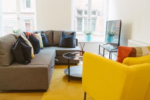 a living room with a couch and two chairs at Apartment 1 2 bedrooms, sleeps x 6 in York