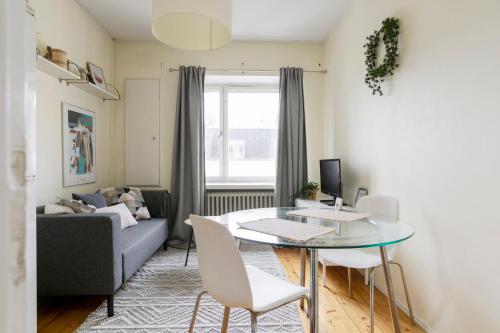 Posezení v ubytování 2ndhomes Compact 1BR Apartment in Kamppi