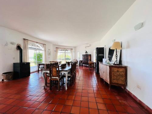 a dining room with a table and chairs in it at La Mansa Riverside in Esquina