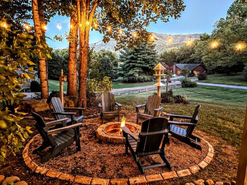 Fotografie z fotogalerie ubytování Ole Smoky BnB - Game Room, Hot Tub, Mtn Views! v destinaci Pigeon Forge